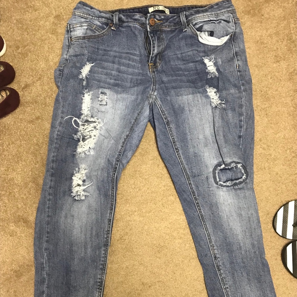 Destructive cropped jeans